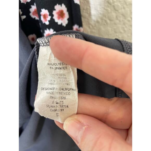 Haptics Boutique Flare Sleeve Boho Shirt womens size small - Picture 5 of 5